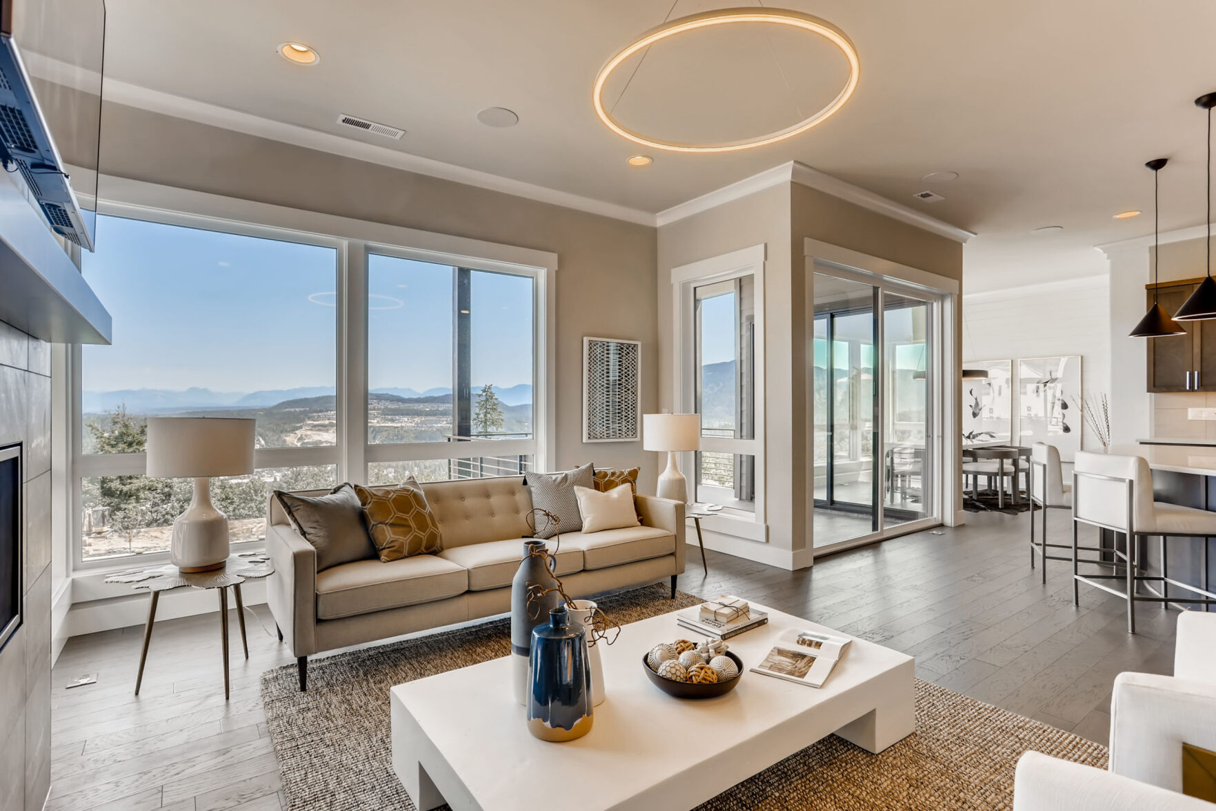 Homes Reach Panoramic Heights with a Backdrop of Cougar Mountain